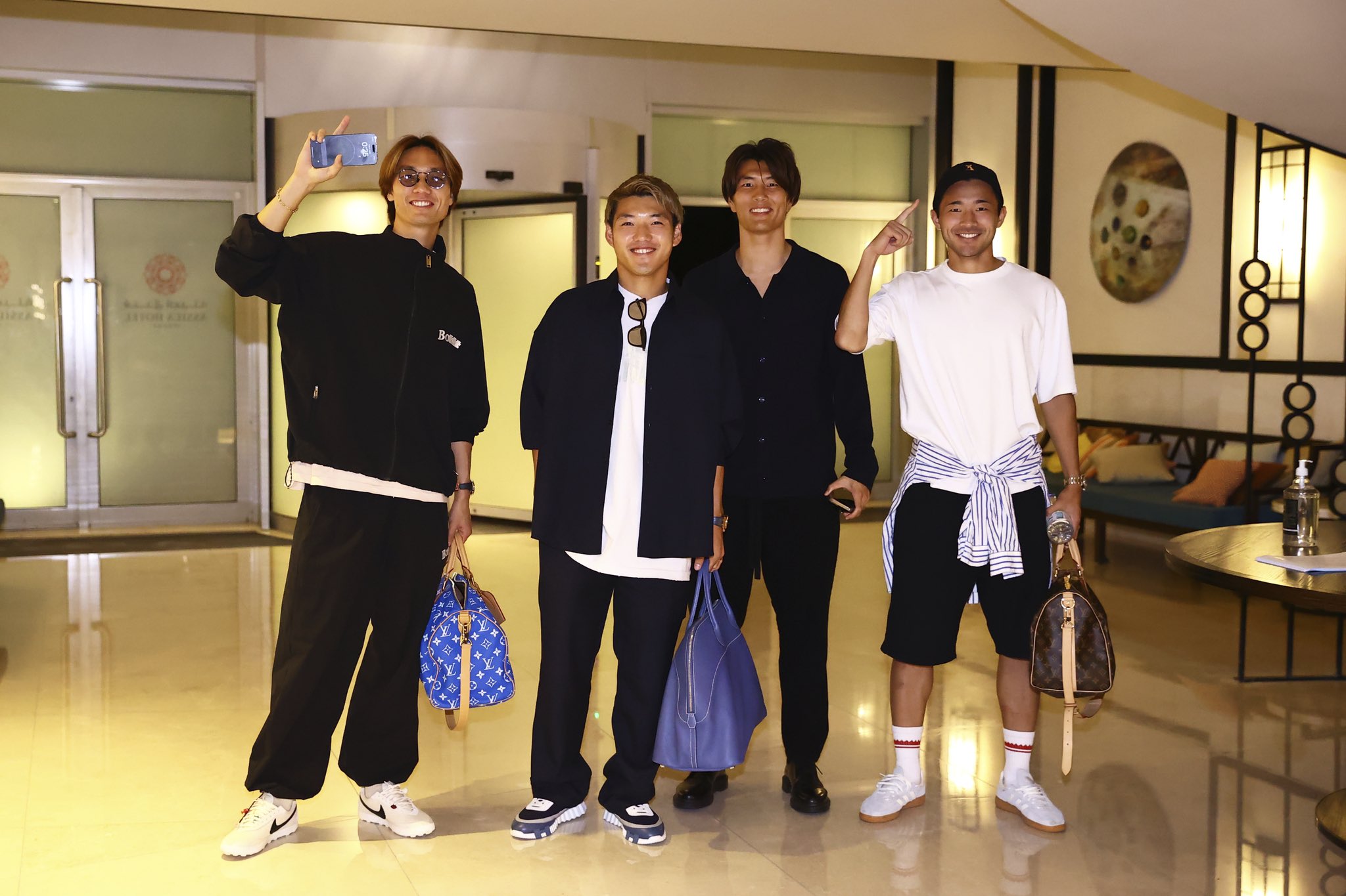 堂安律社媒曬和板倉滉、菅原由勢等3人合照，定位顯示已抵達沙特