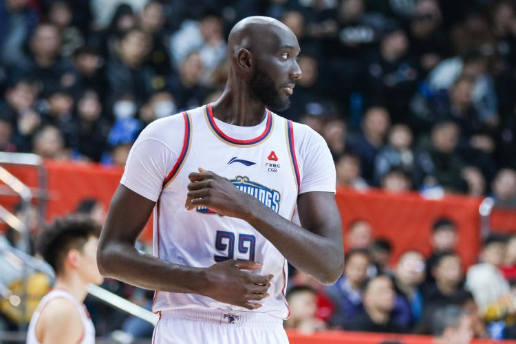 法爾：CBA對抗非常強 很多NBA里犯規的動(dòng)作在CBA都不吹