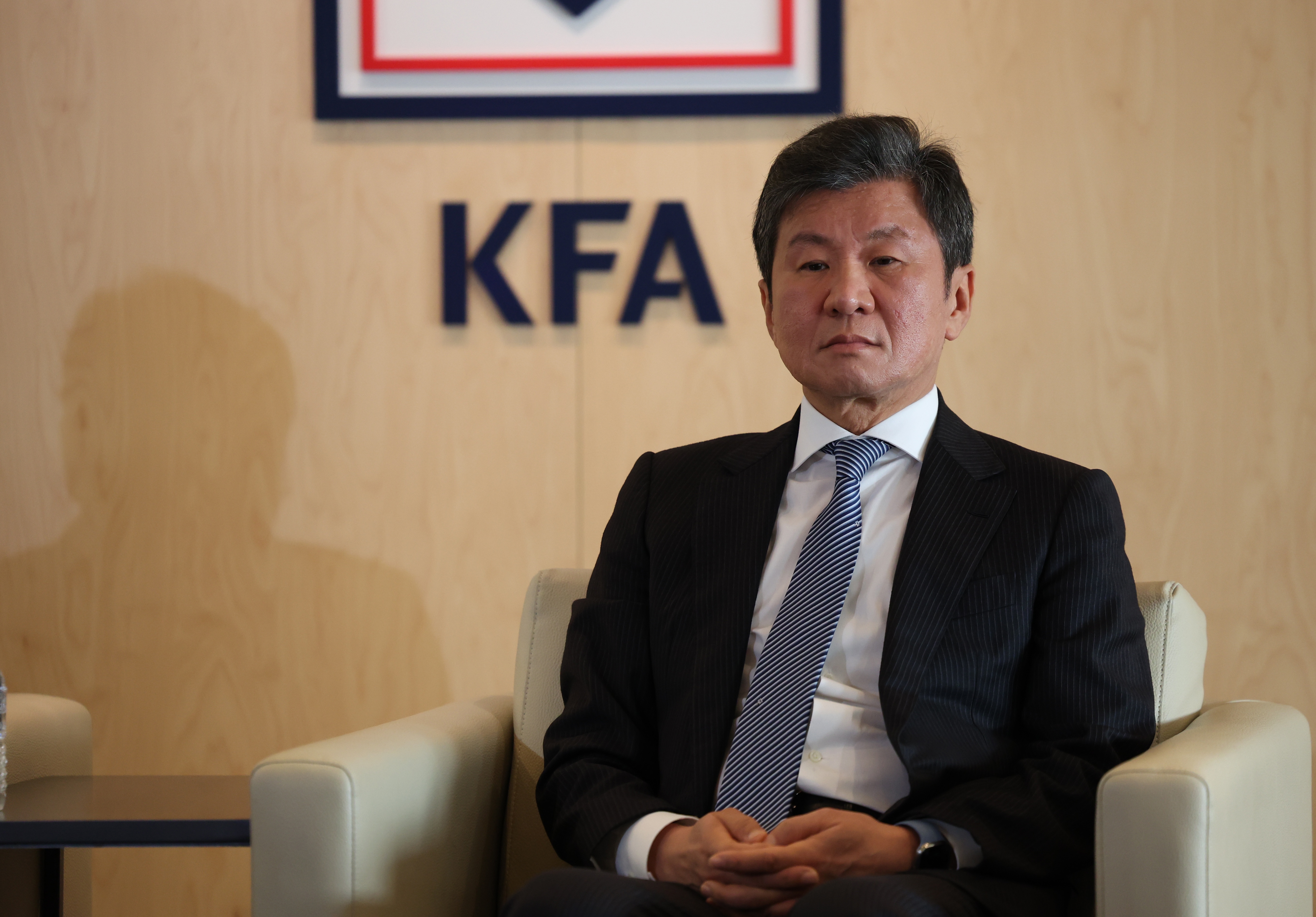 FIFA發(fā)函關(guān)注韓國足協(xié)受?chē)鴷?huì )質(zhì)詢(xún)一事，韓足協(xié)可能遭紀律處分